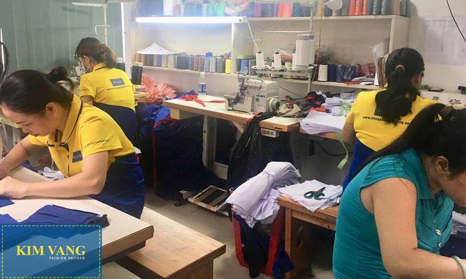 Dong-Phuc-Kim-Vàng-xuong-may-dong-phuc-cong-nhan